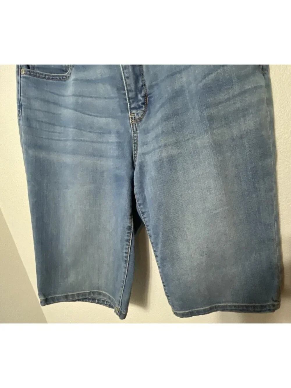 St Johns Bay Women Size 10 Bermuda Jean Shorts 32X12”Medium Wash Denim